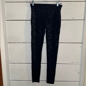 SPANX Black Shiny Camo Seamless Leggings Medium